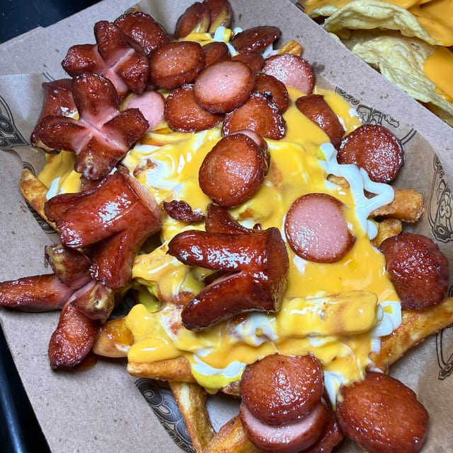Salchipapas.