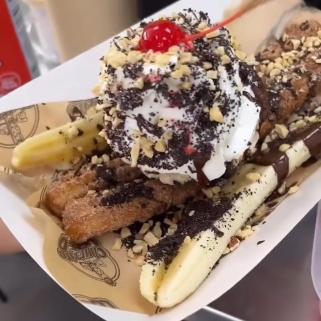 Churro Banana Split.